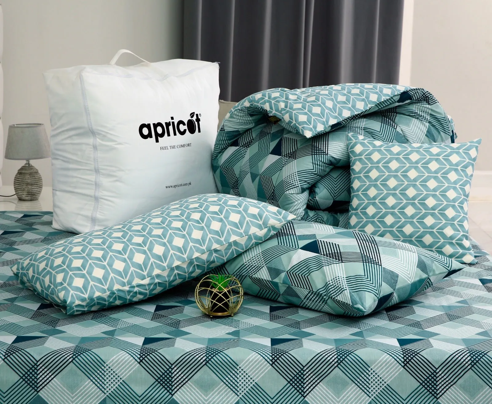 8 PCs Winter Comforter Set-Mint Geometric