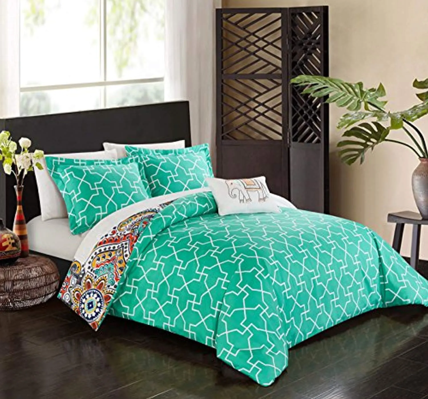 Chic 8 Piece Reversible Boho Contemporary Geometric Patterned Queen Bed in a Bag Comforter Set