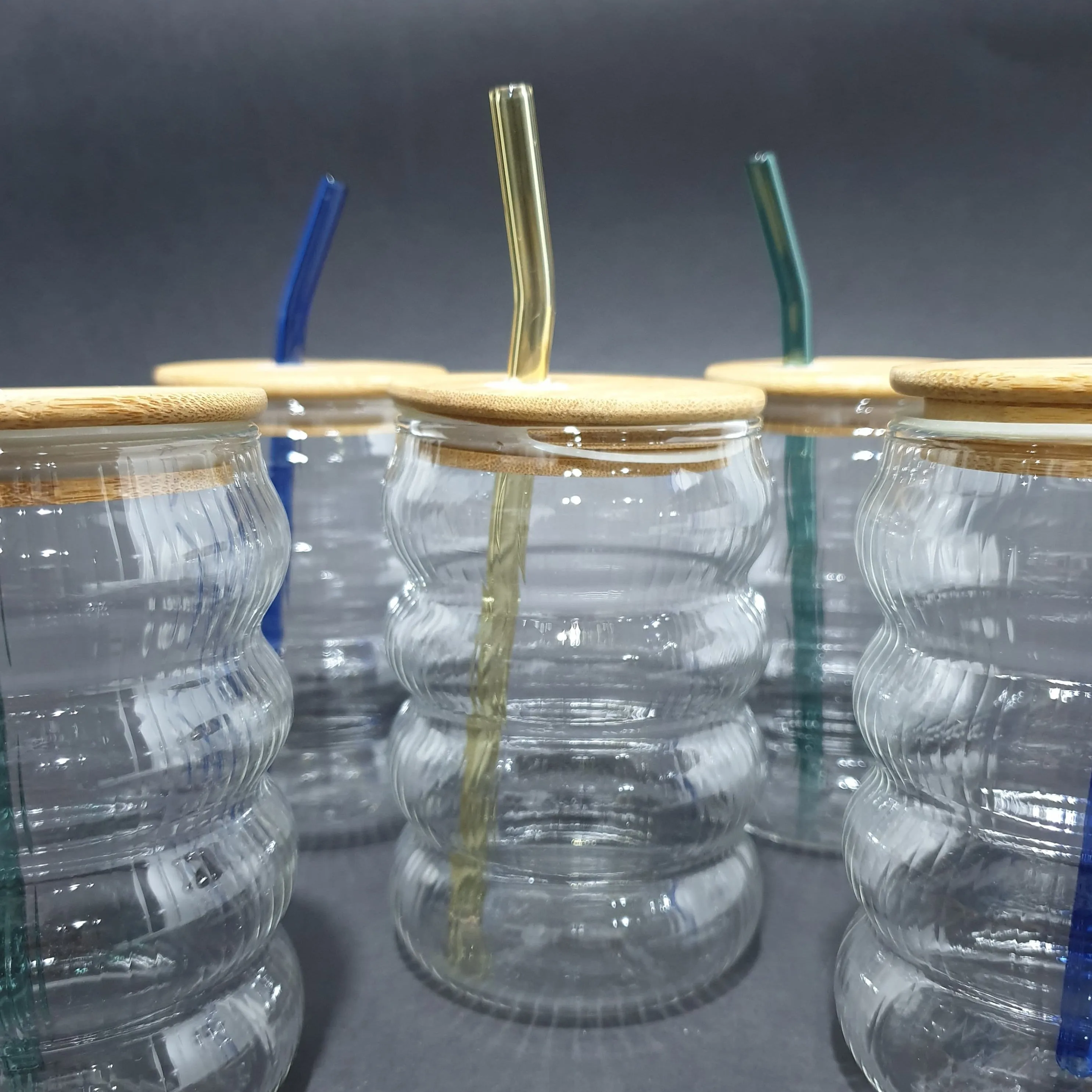 Curved Transparent Drinking Glass Tumbler with Bamboo Lid And Glass Straw