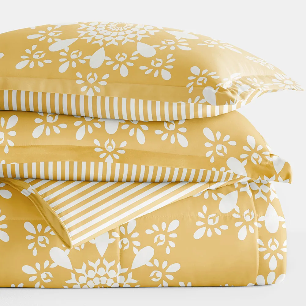 Daisy Medallion Reversible Down-Alternative Comforter Set