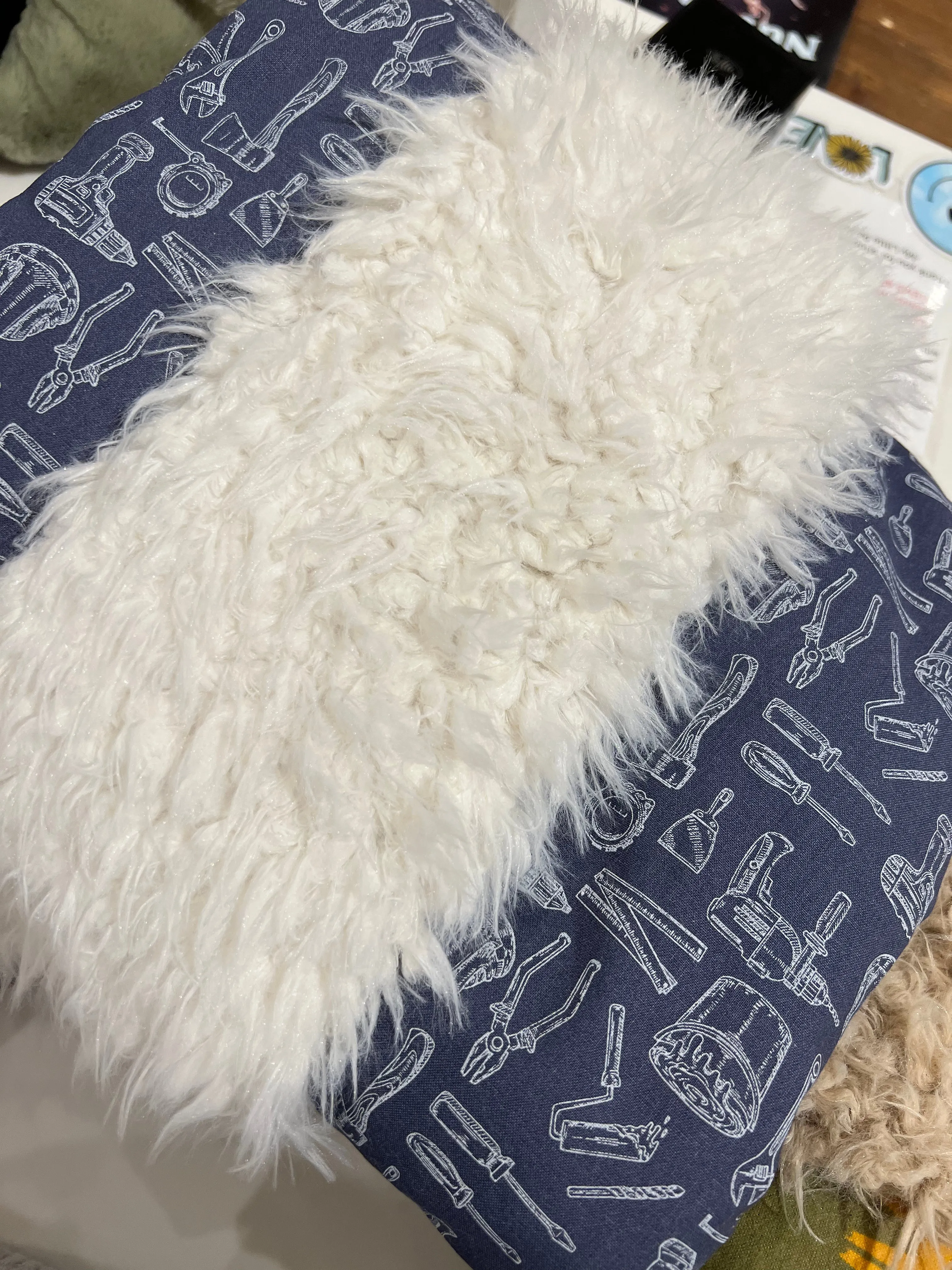 Faux Fur Blanket - Tools