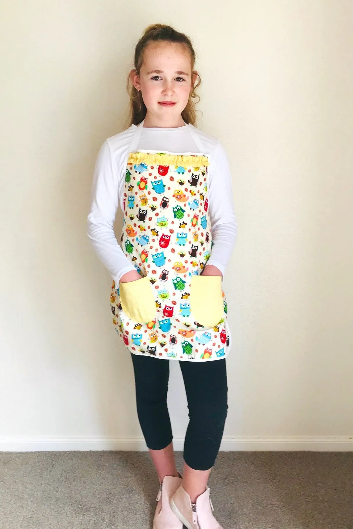 Girl's Frilled Apron (Large 7 - 9 years)