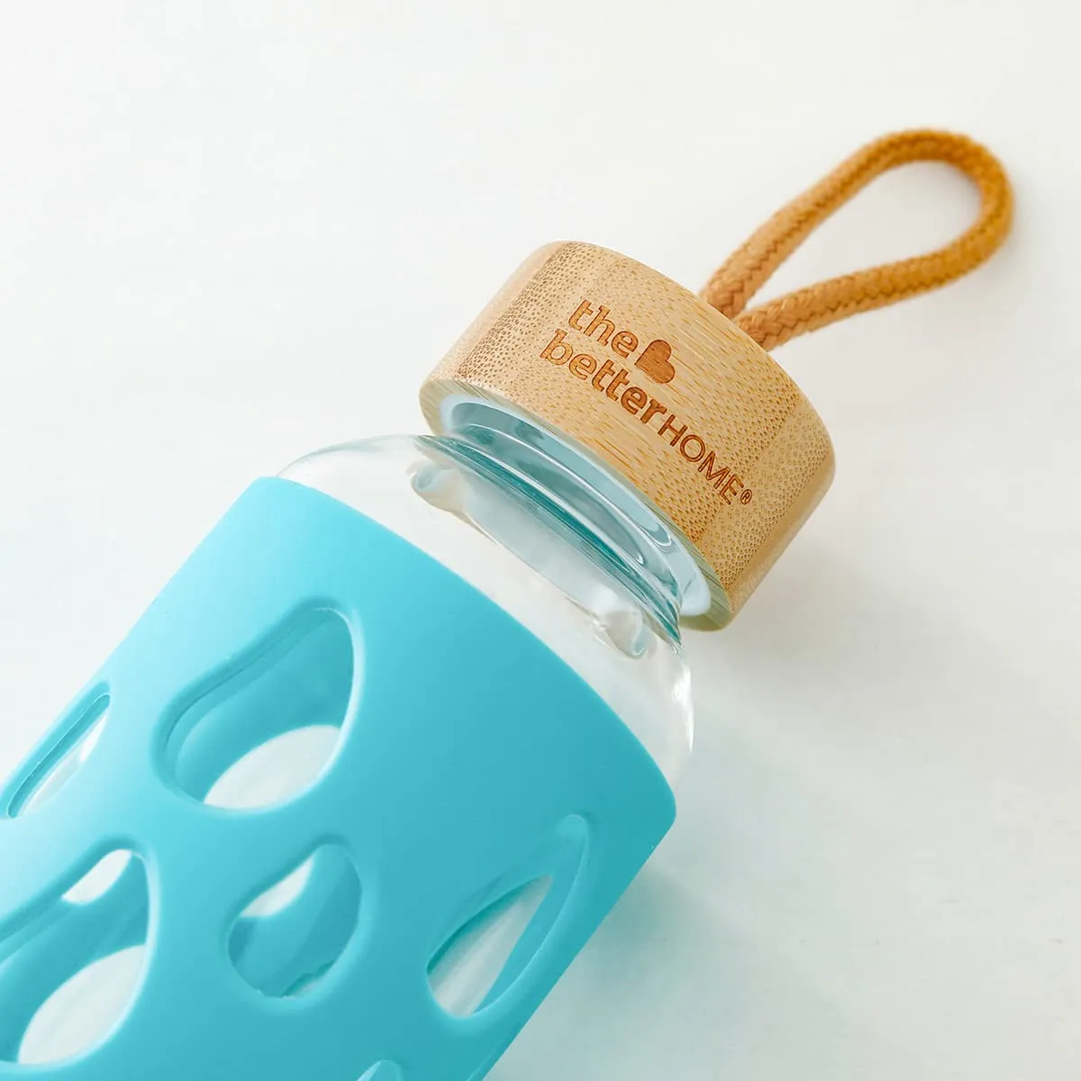 The Better Home Borosilicate Glass Water Bottle with Sleeve 550ml | Non Slip Silicon Sleeve & Bamboo Lid | Fridge Water Bottle For Home & Office (Light Blue, Pack of 1)